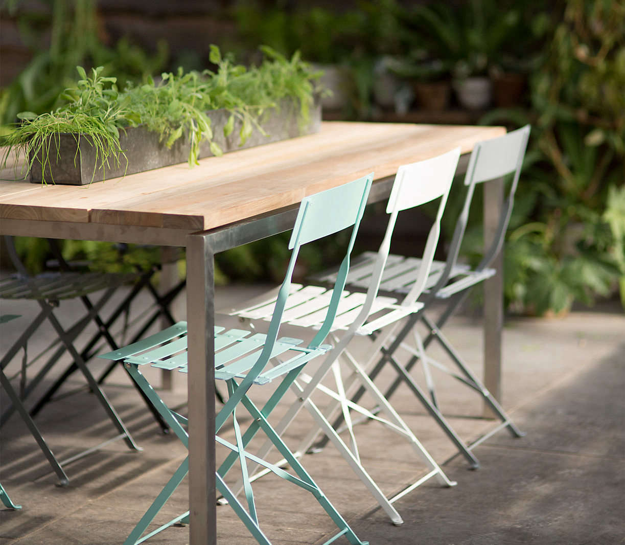 10 Easy Pieces Outdoor Dining Chairs In Pastel Colors Gardenista There S Something Refreshing About Outdoor Dining Chairs In Color Mix Diffe Shapes And Shades To Seat Your Guests For The Season First Foray Into