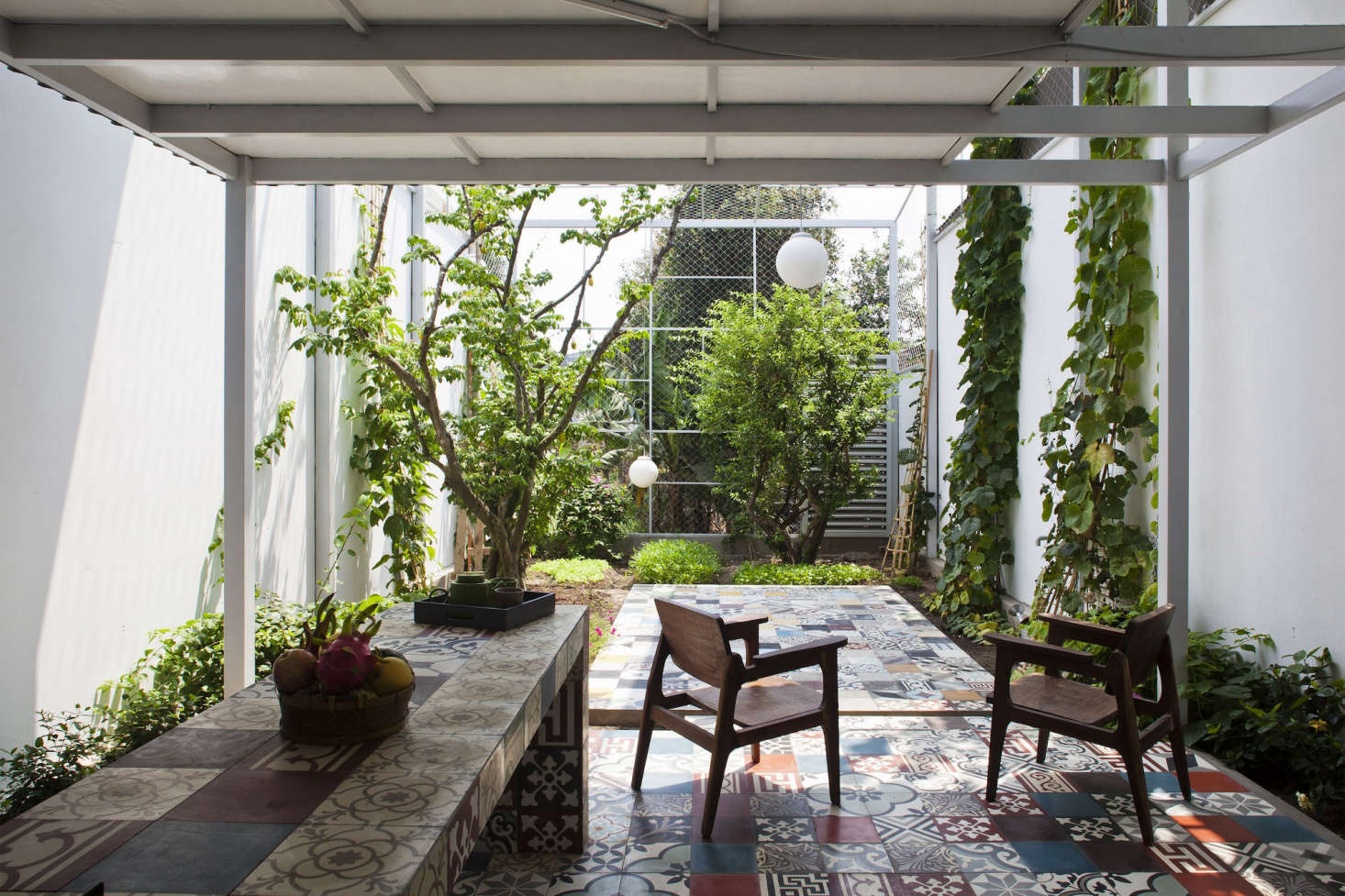 The Cult of the Courtyard: 10 Backyard Ideas for Small 