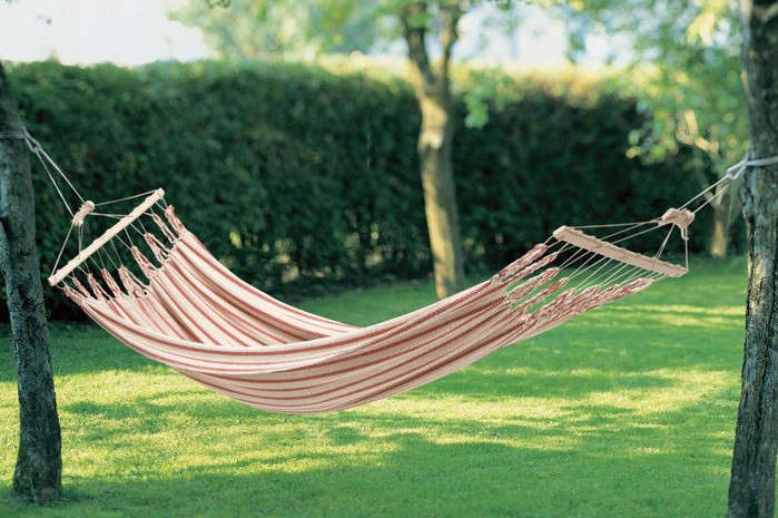 10 Easy Pieces: Nap-Worthy Hammocks - Gardenista 10 Easy Pieces: Nap-Worthy Hammocks - 10 Easy Pieces: Nap-Worthy Hammocks - Gardenista