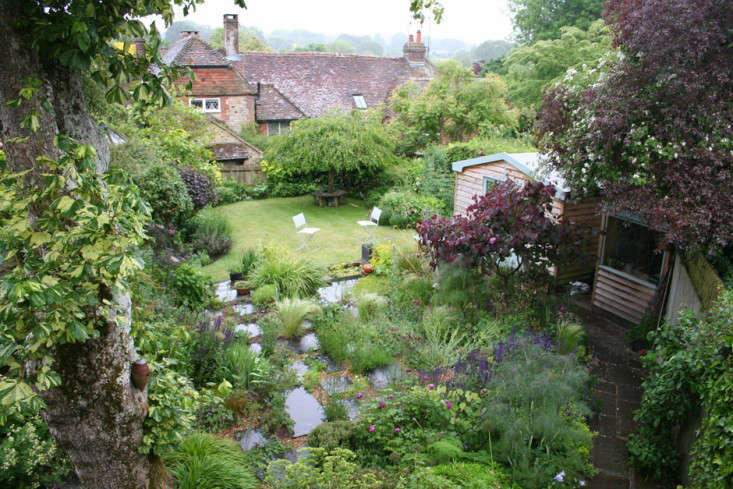 10 Ideas to Steal from English Cottage Gardens - Gardenista