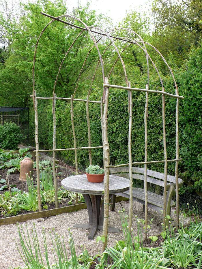 Design Sleuth Willow Accessories For The Cottage Garden Gardenista
