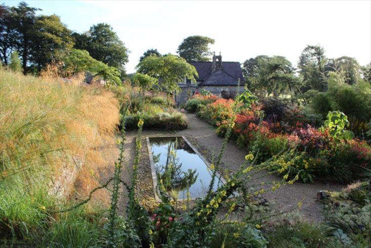 Irish plantswoman June Blake used to be a jeweler, so it’s perhaps no surprise that her garden, in the words of garden writer Fionnuala Fallon, “is startling in its beauty like the spilt contents of a jewelry box.” Photograph via VRBO.