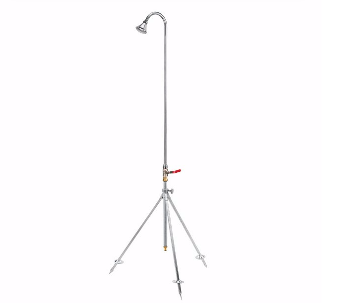 Hardscaping 101 Outdoor Showers Gardenista Outdoor Showers With Garden Hoses Require No Plumbing A Stand Alone Manufactum Shower