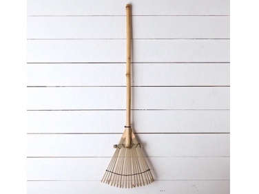 bamboo-gravel-rake-1-gardenista