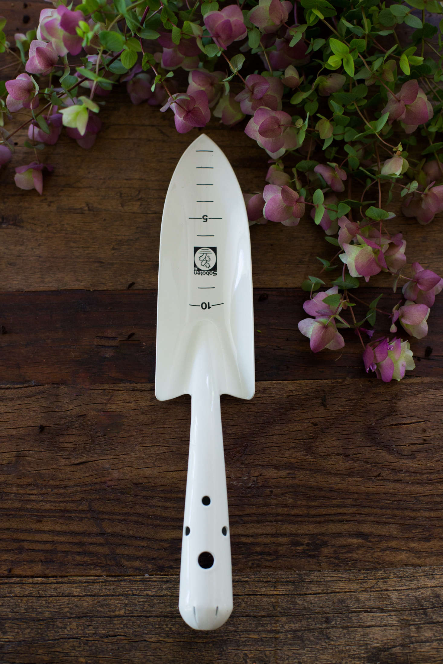 This white metal Scoop stamped from a single piece of metal and coated in enamel paint is from Japanese gardening tool maker Saboten. You can find a similar version (in orange) in the set of Saboten Gardening Tools sold at Ode to Things for $50 (includes 3 tools).