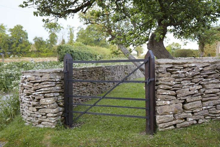 Hardscaping 101 Dry Stone Walls Gardenista