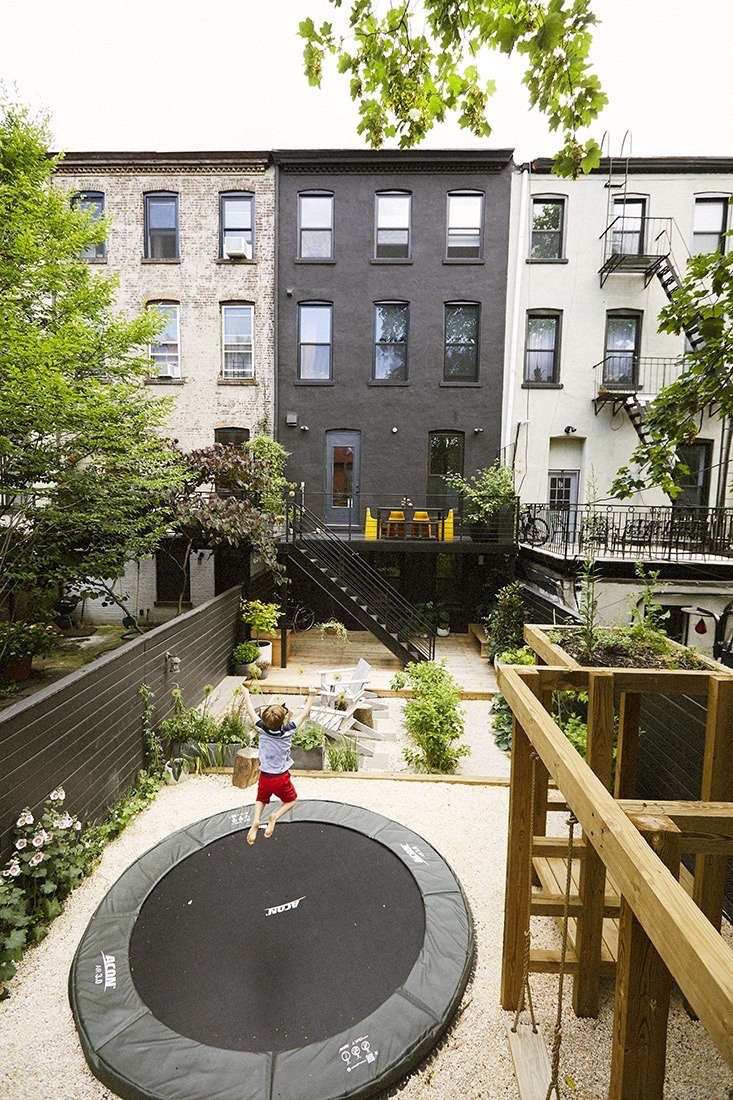 Best Outdoor Living Spaces best outdoor living space 2017: a brooklyn backyard in black Best Outdoor Living Spaces best outdoor living space 2017: a brooklyn backyard in black