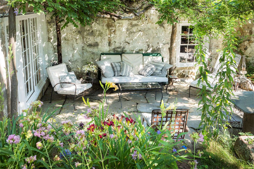 A sunny terrace is just one of many inviting spots to plop down with a book (Tomkins owned so many that her personal library was in 1968 the subject of a newspaper feature story on “living with books.”)