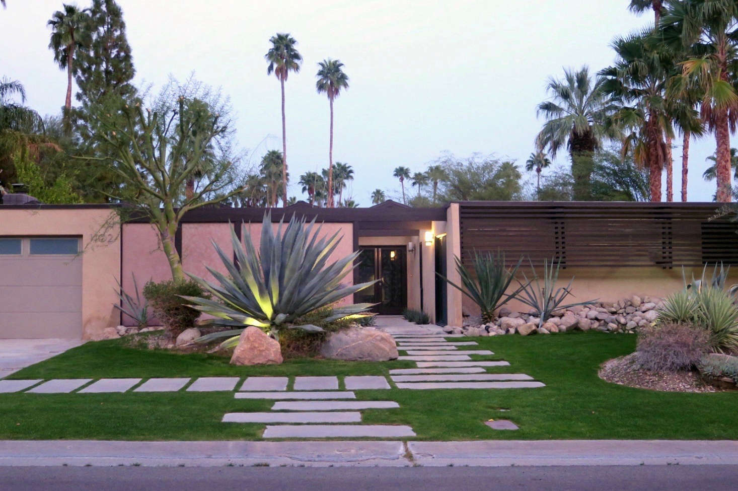 Required Reading: The Mid-Century Modern Garden by Ethne Clarke - Gardenista