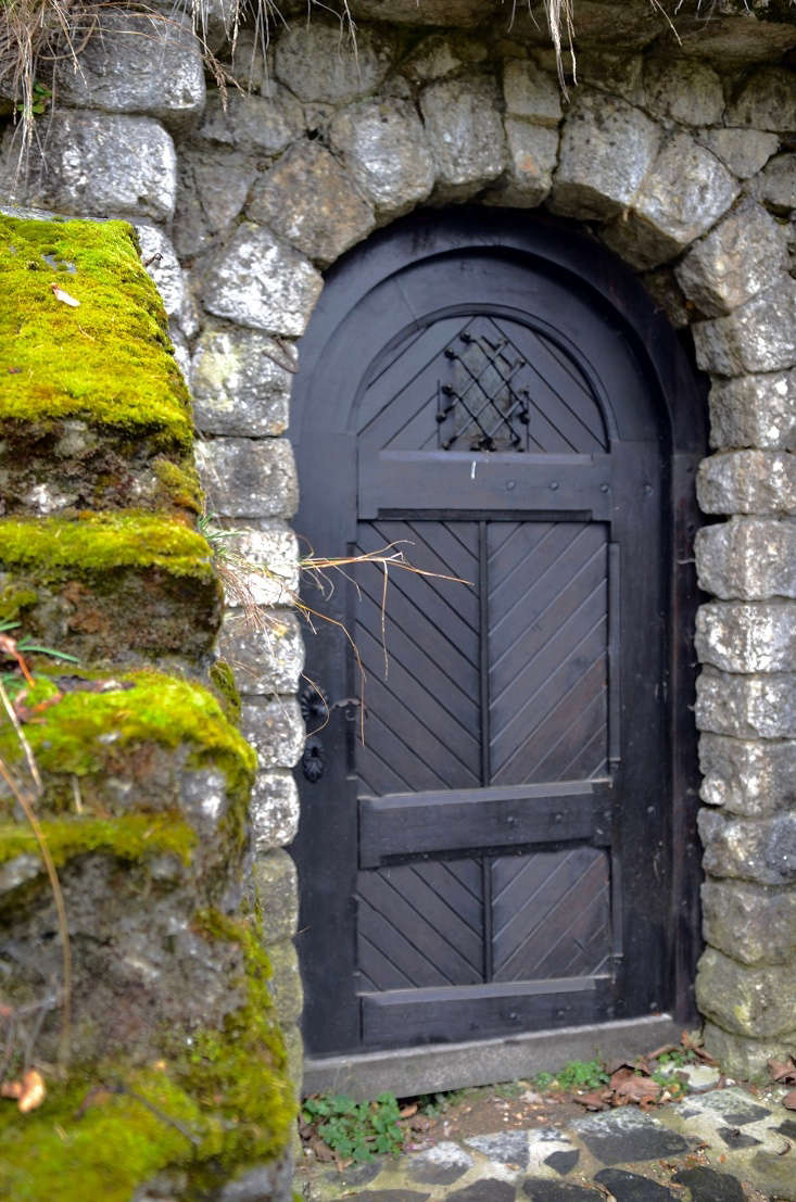 transylvania garden ideas mossy stonework at Bran Castle Transylvania