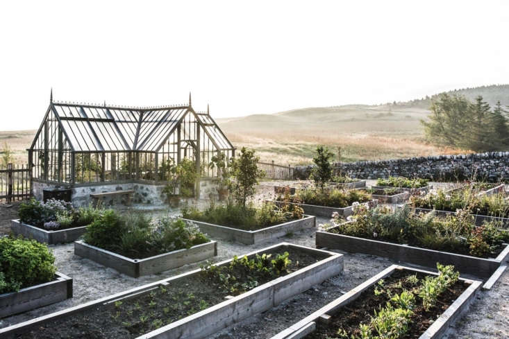 10 Ideas To Steal From Organic Gardens Around The World Gardenista
