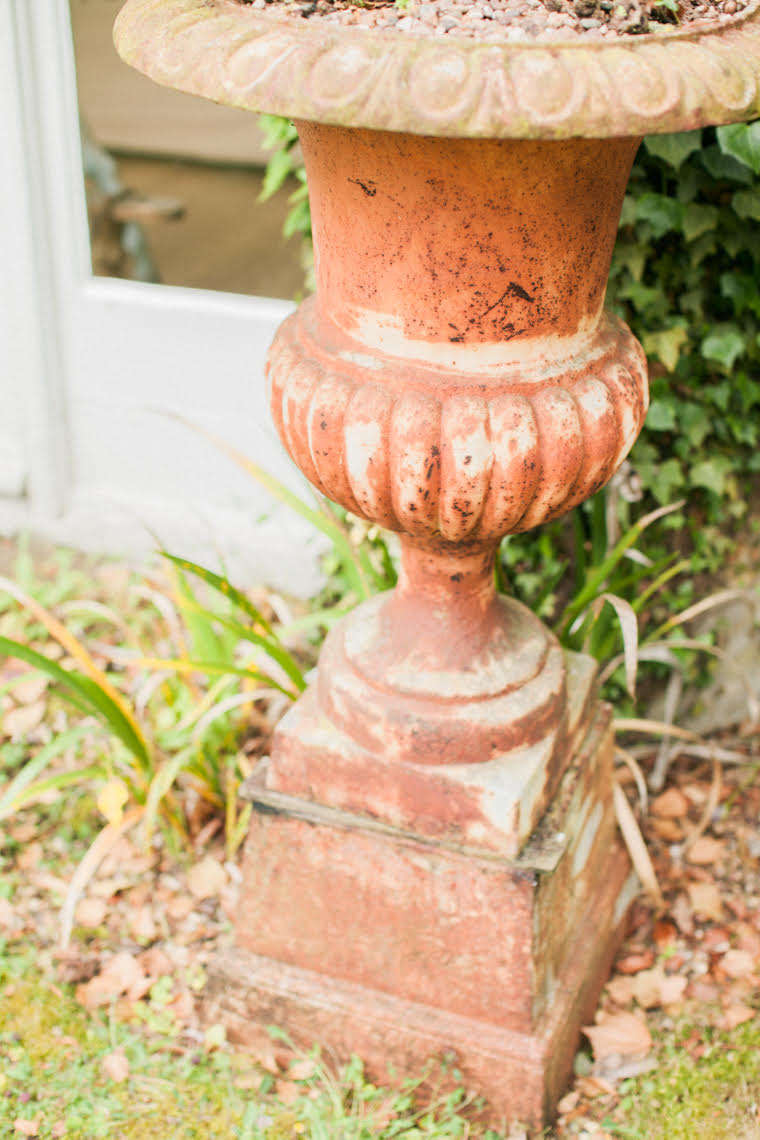 Fans of Brigitte’s Instagram posts (@mossandstonefloraldesign) will already know she has a thing for vintage pots, urns, and garden furniture, which she sources from specialist dealers including Violet Grey Decorative Antiques as well as the local auction house at Diss and local secondhand stores and markets.