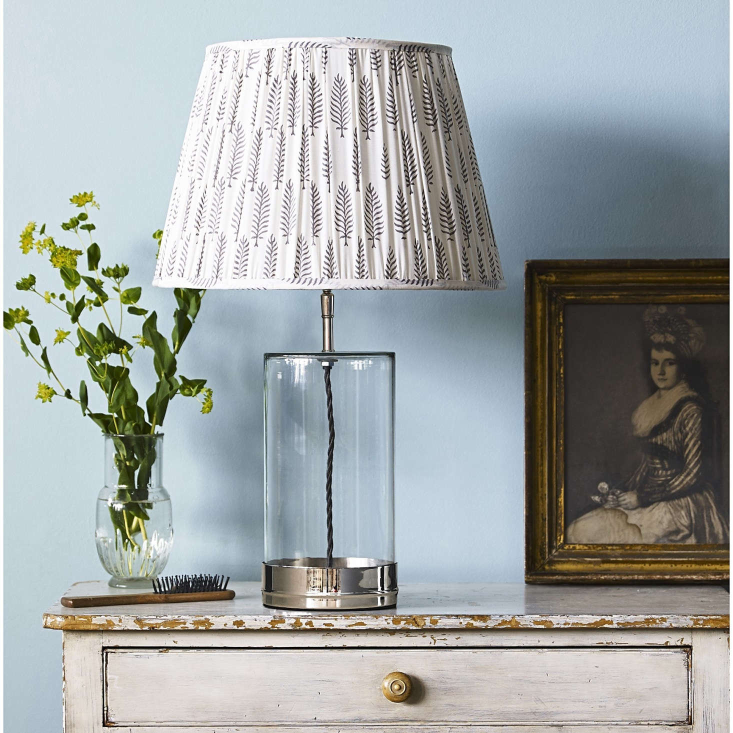Wisteria table lamp from Pooky.