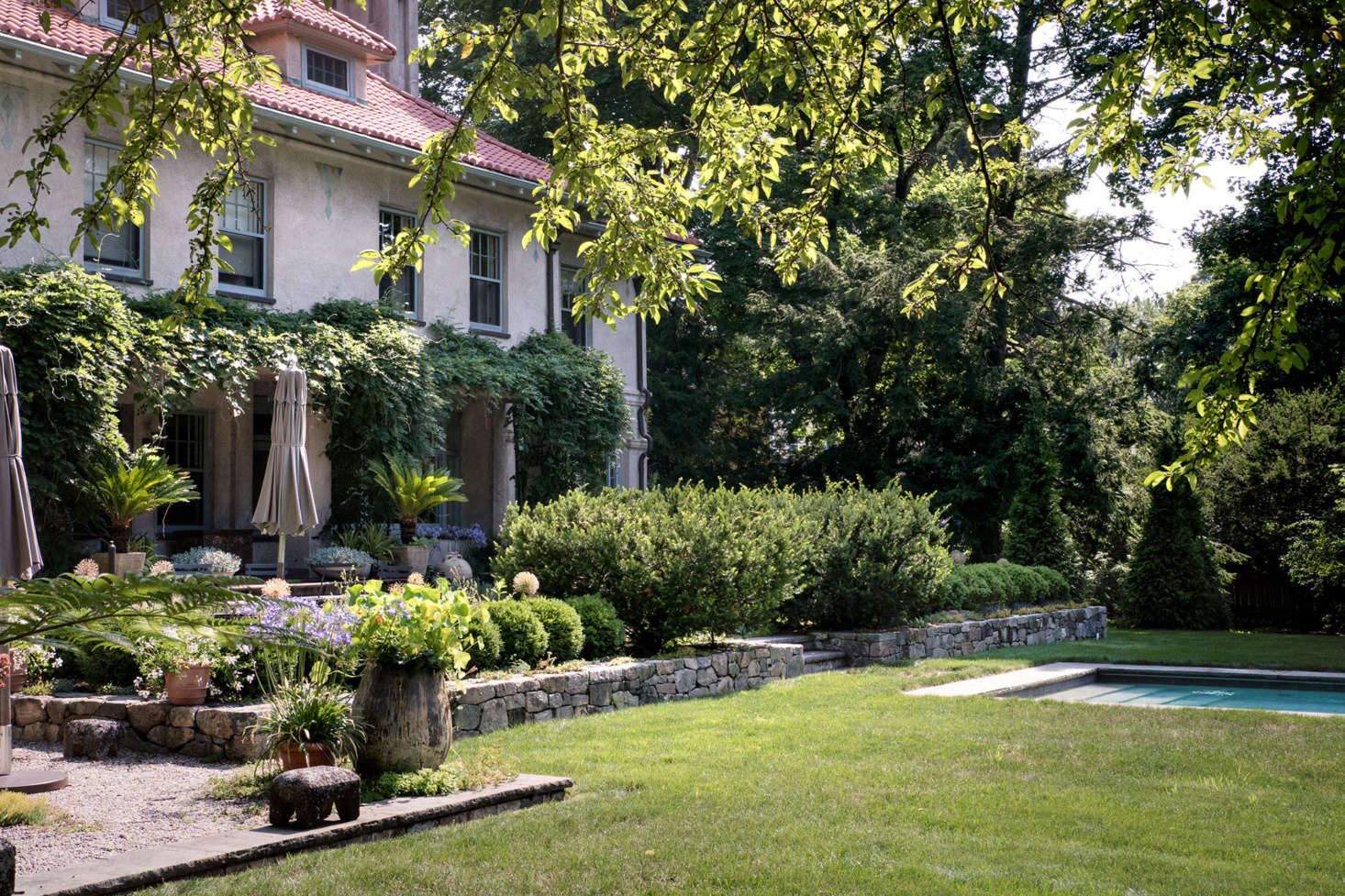 The house, terraces, and pools are laid out in complementary planes, which are then softened by lush and wild plantings.