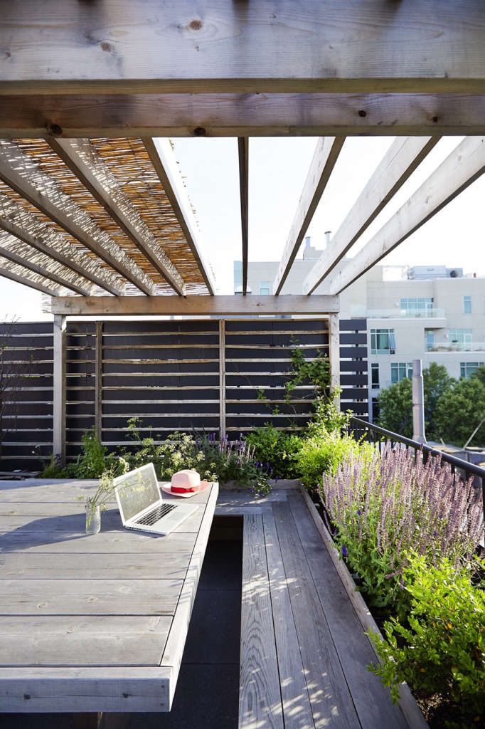 A rooftop vegetable garden for the office Gardenista